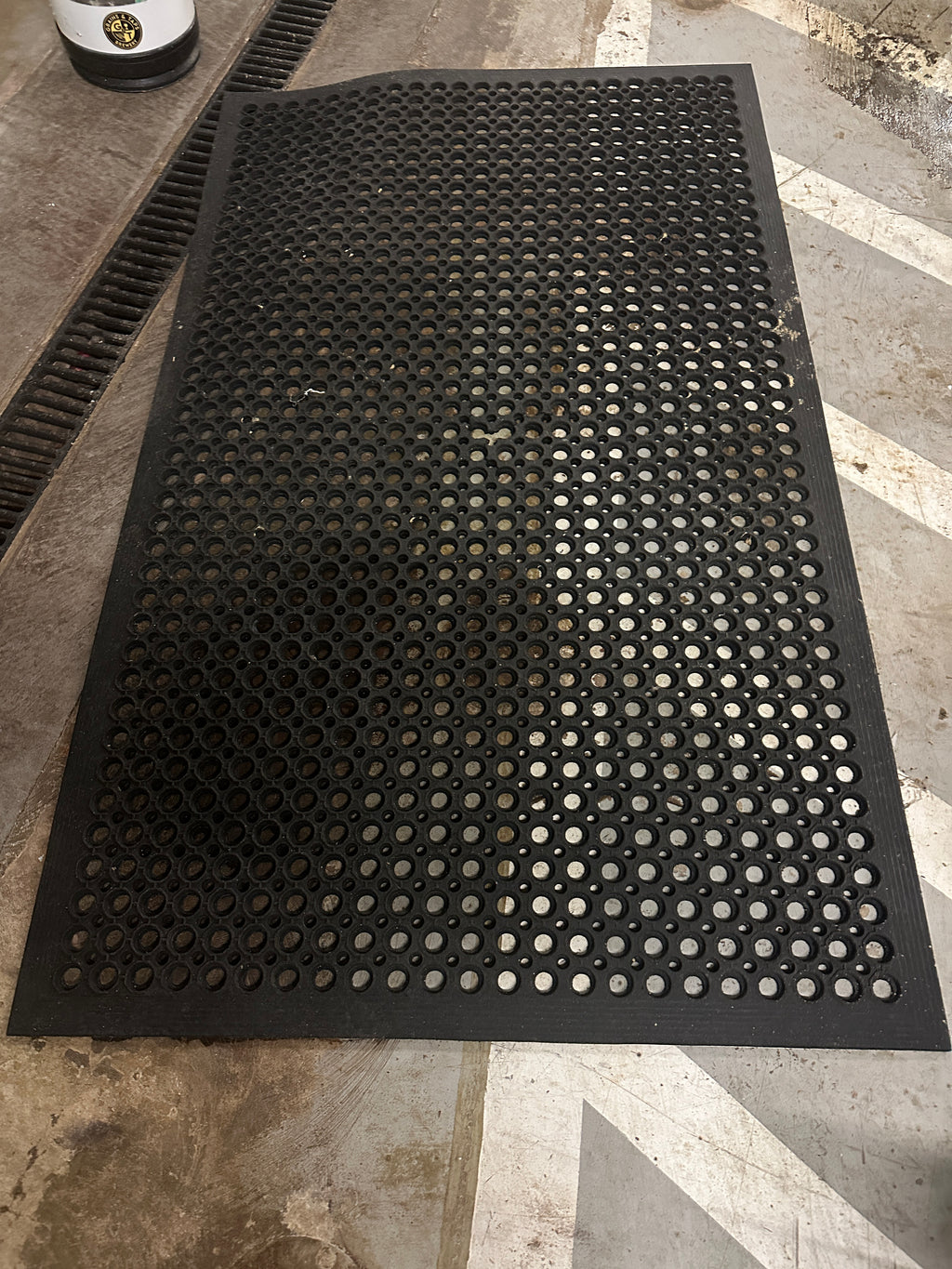 Lot 1914 Choice 3' x 5' Black Rubber Anti-Fatigue Floor Mat with Beveled Edge - 1/2" Thick