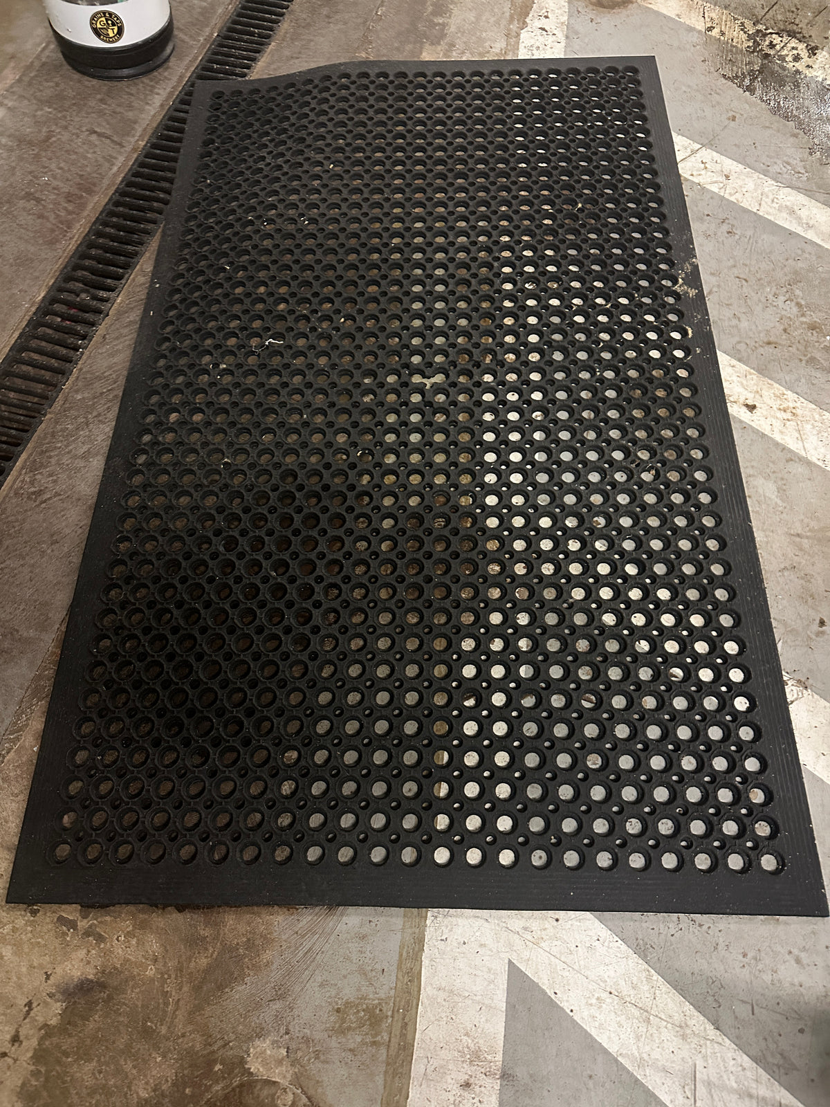 Lot 1914 Choice 3' x 5' Black Rubber Anti-Fatigue Floor Mat with Beveled Edge - 1/2" Thick