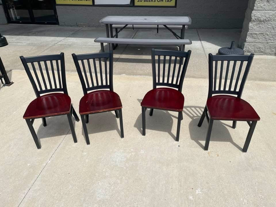 Lot 1932 4x chairs