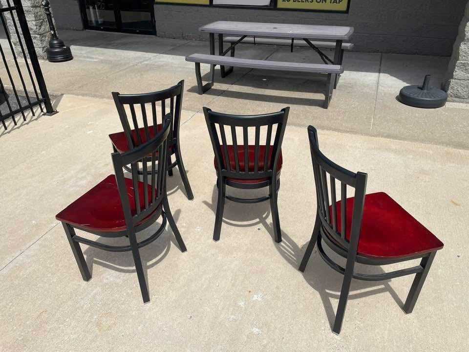 Lot 1932 4x chairs