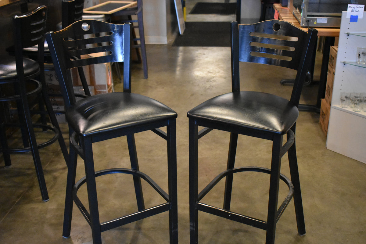 Lot 012 2x Barstools