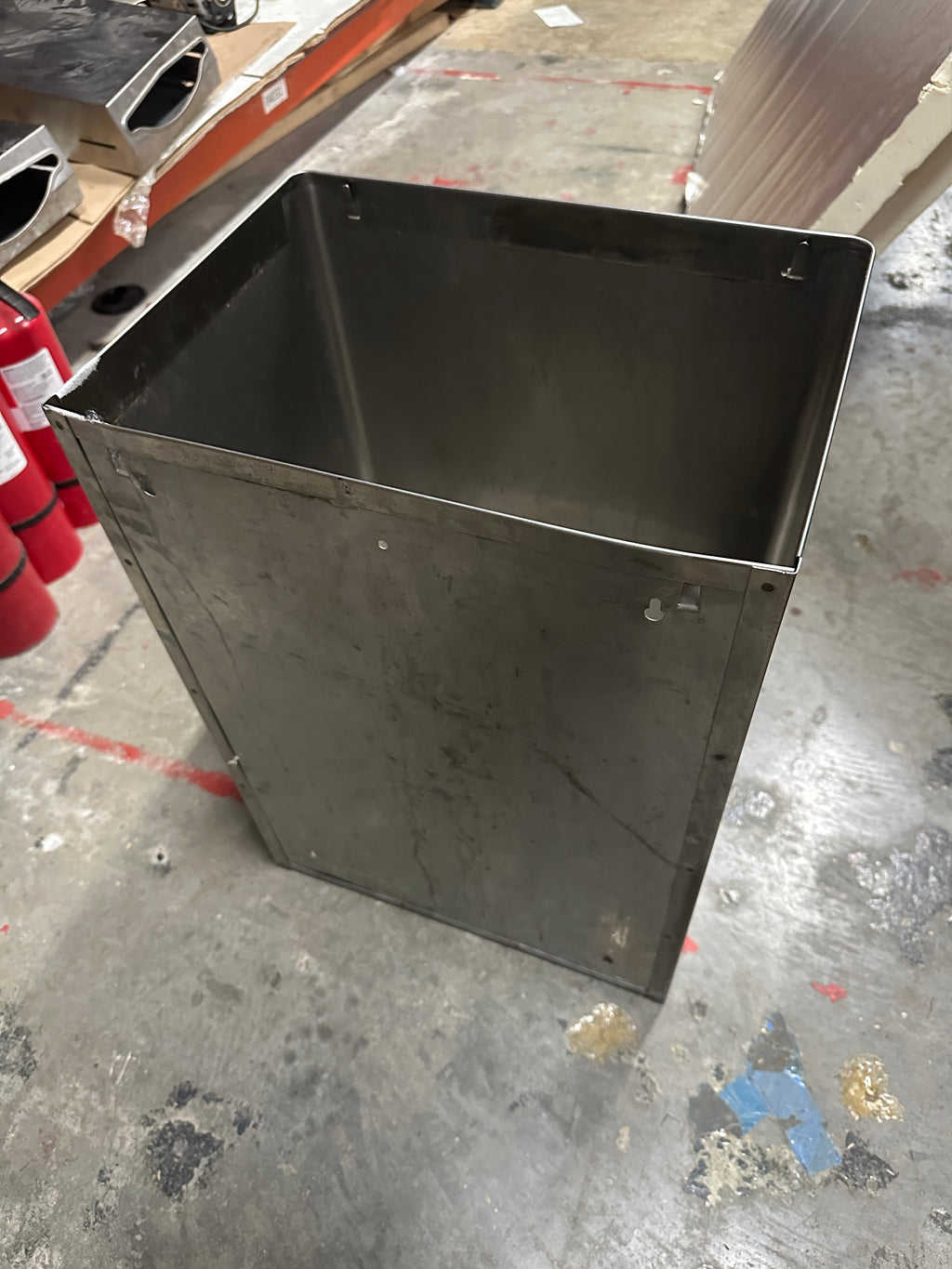Lot 042 Metal Trash Can - Wall Mountable