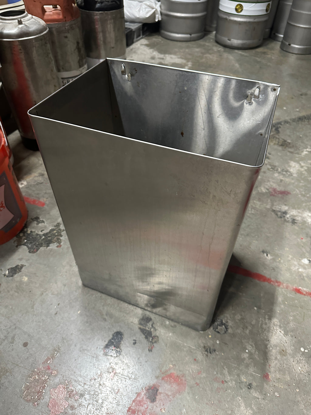 Lot 042 Metal Trash Can - Wall Mountable