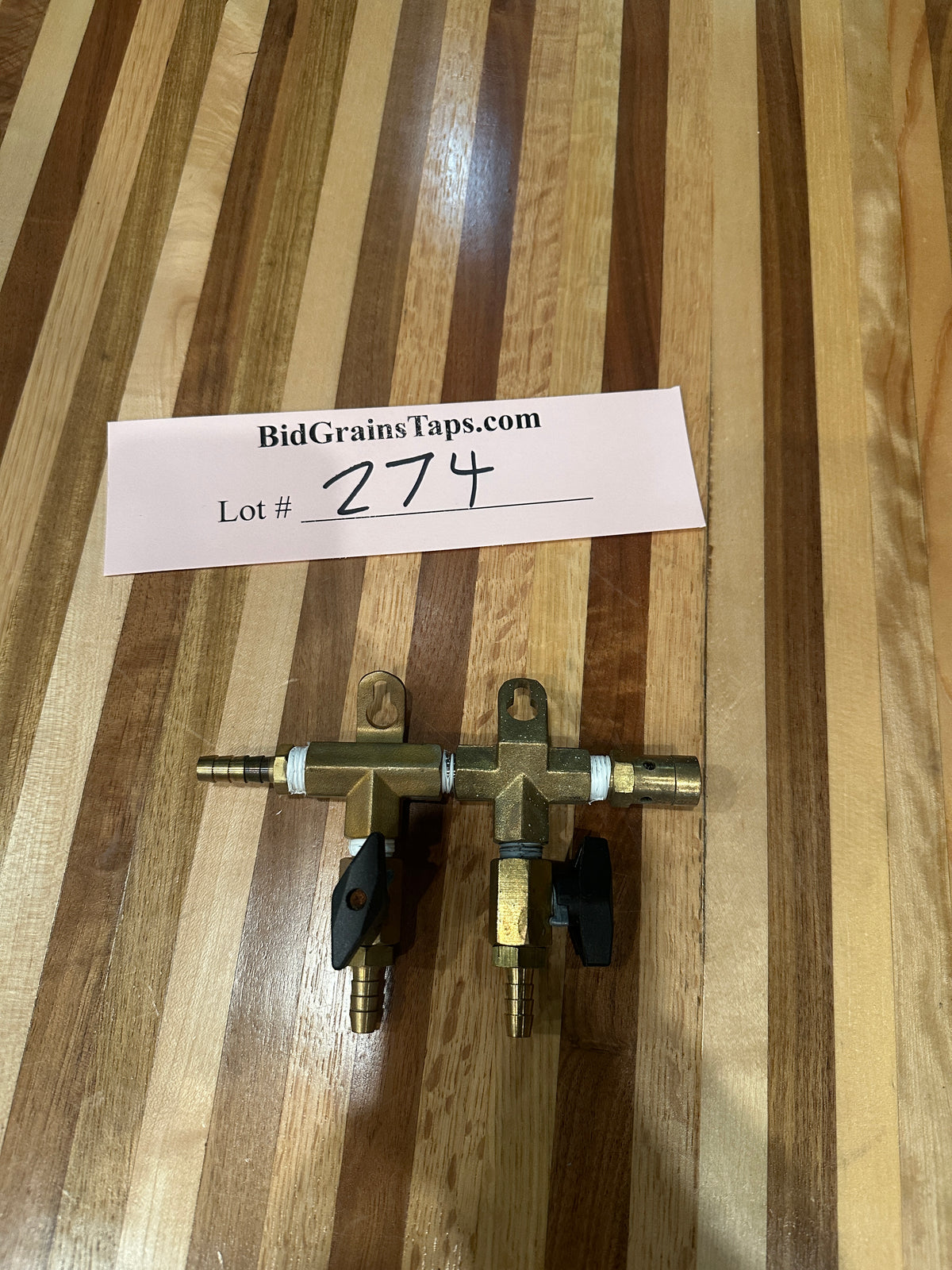 Lot 274 Two way gas manifold