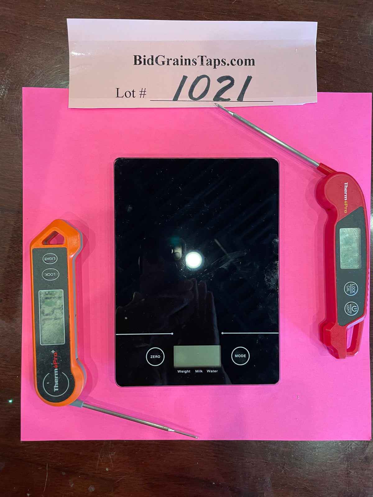 Lot 1021 Now Weight a Hot Minute!