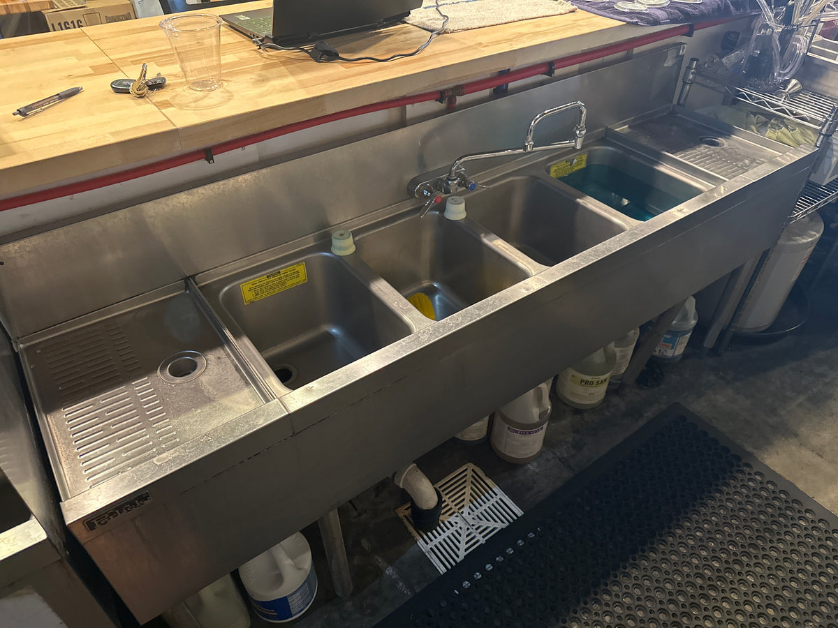 Lot 077 Perlick Four Basin Sink