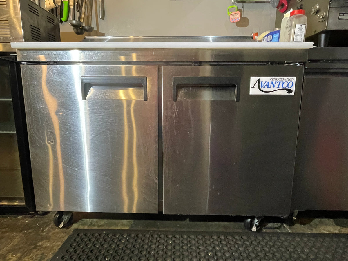 Lot 065 Avantco APT-48-HC 47" 2 Door Refrigerated Sandwich Prep Table